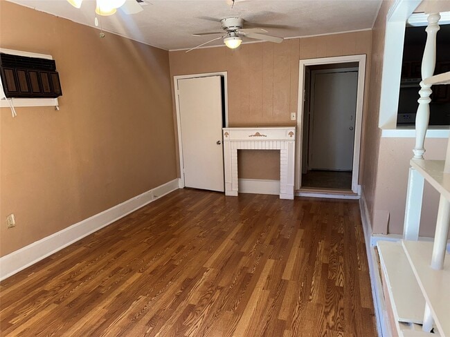 Building Photo - 5715 Beldart St