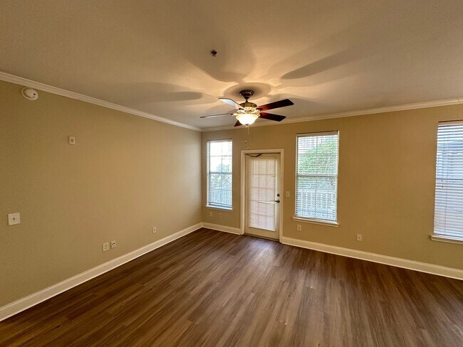 Building Photo - Spacious Downtown 1BR/1BA Condo with Pool View in Park North!!