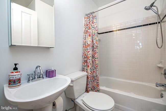 Building Photo - 1807 California St NW