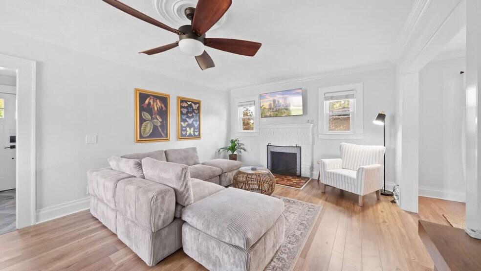 Building Photo - 720 1/2 West Woodlawn Avenue-SI ID1271939P