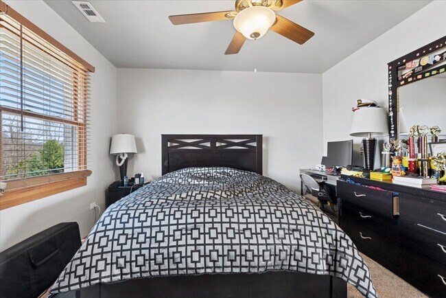 Building Photo - 11804 Long Run Dr