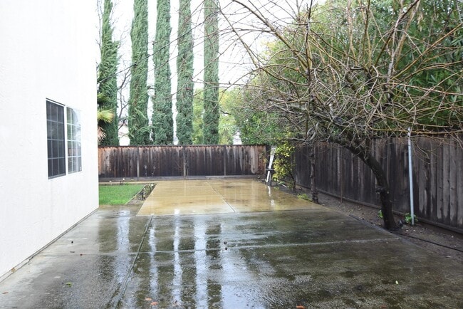 Building Photo - Remodeled & Spacious West San Jose 5 Bedroom 3 Bath Home