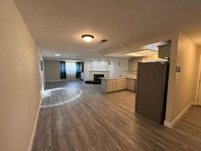 Building Photo - Updated single story home located in Ceres!
