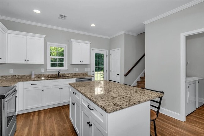 Building Photo - 1706 Verdery St