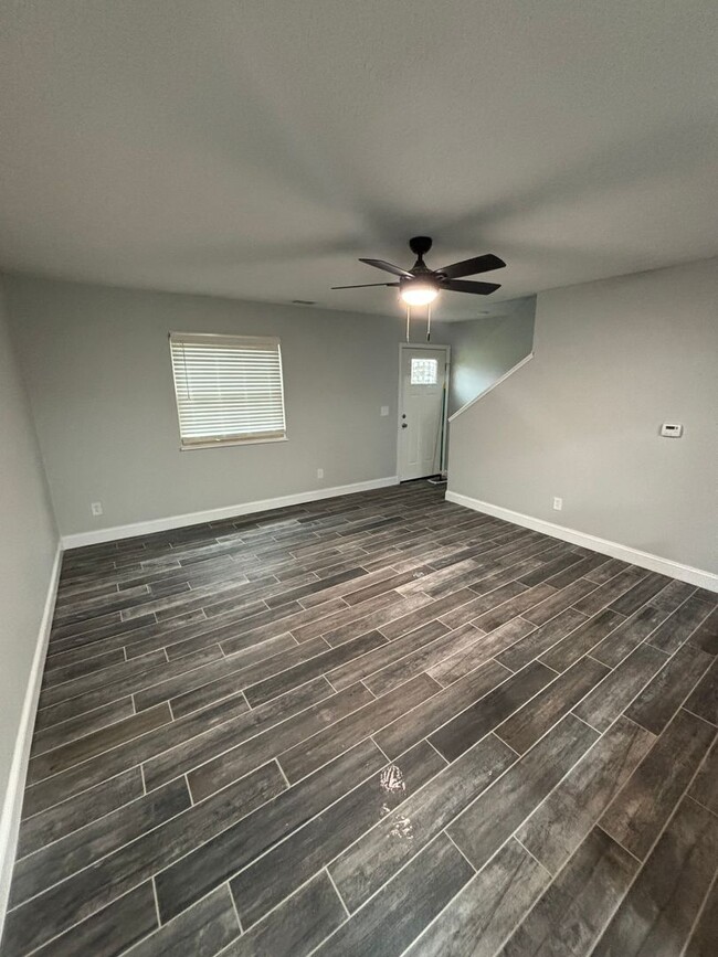 Building Photo - 3221 Summerhill Ln