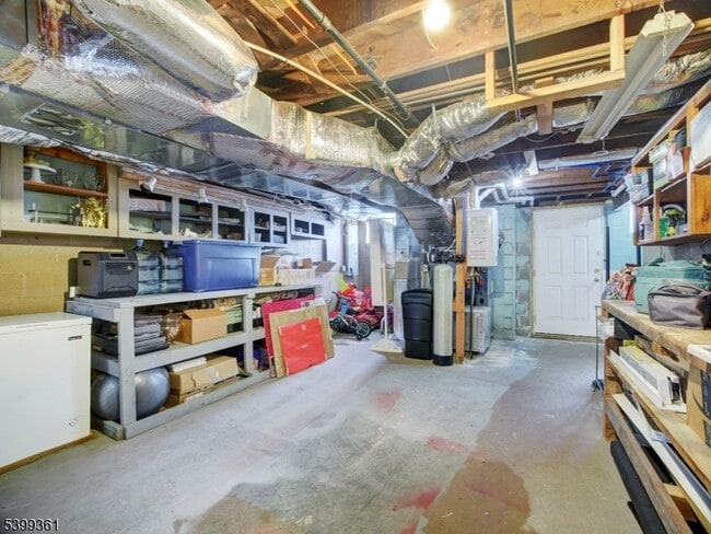 Building Photo - 2 Papakating Rd