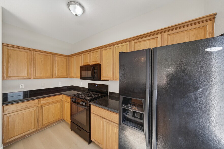 Building Photo - 6321 Blowing Sky St