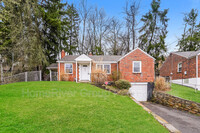 Building Photo - 414 Pennwood Dr