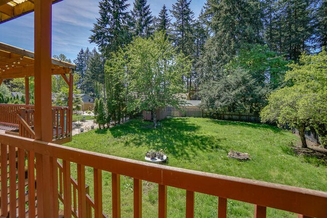 Building Photo - THREE BEDROOM NEAR LENA PARK
