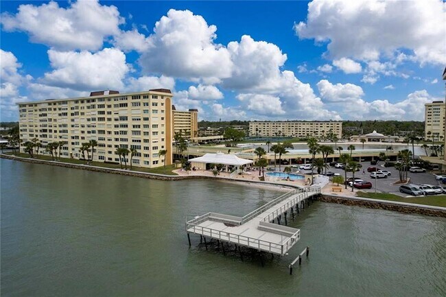 Building Photo - 4650 Cove Cir