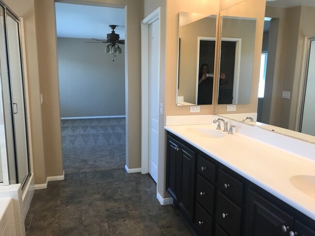 Building Photo - GORGEOUS TWO STORY HOME IN GRANITE HILLS 4...