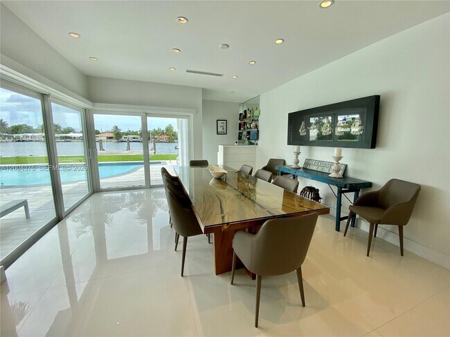 Building Photo - 265 N Shore Dr