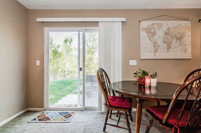 Building Photo - Spacious Home Close to Fort Riley!