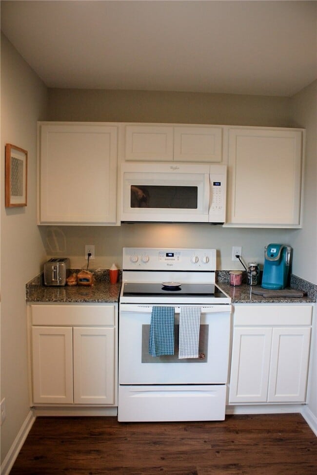 Building Photo - 1980 W Main St