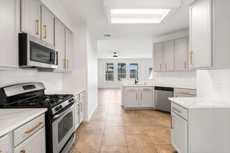 Building Photo - 2437 Aspen Dale Dr