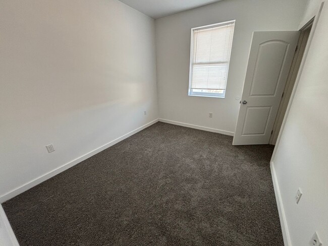 Building Photo - 1544 Willington St