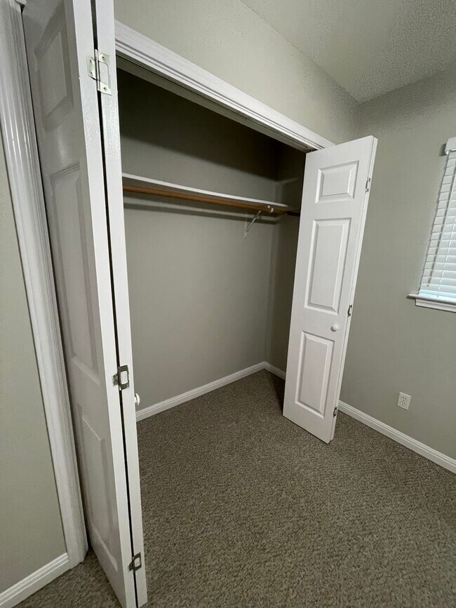 Building Photo - NEW ON MARKET