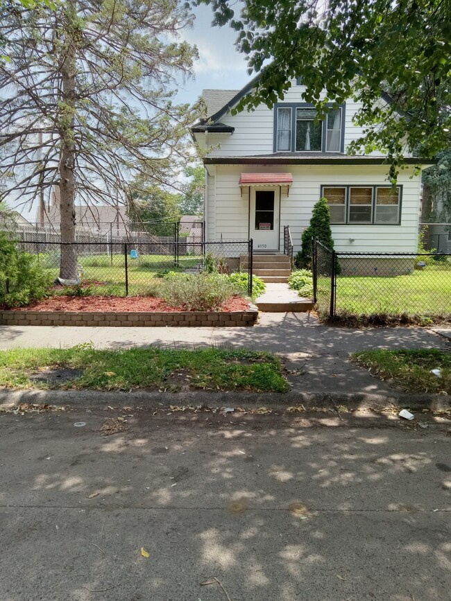 House front fully fenced - 4350 Girard Ave N