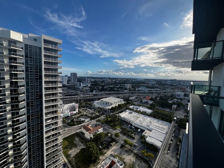Building Photo - 1344 NE Miami Ct
