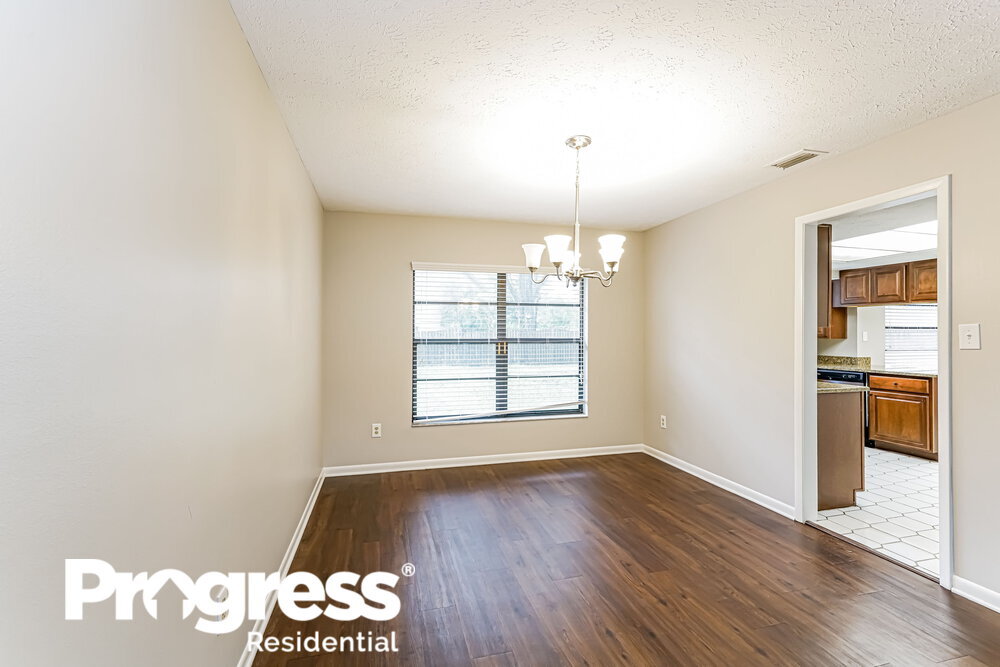 Building Photo - 15715 Country Lake Dr