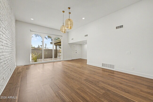 Building Photo - 3736 E Montecito Ave