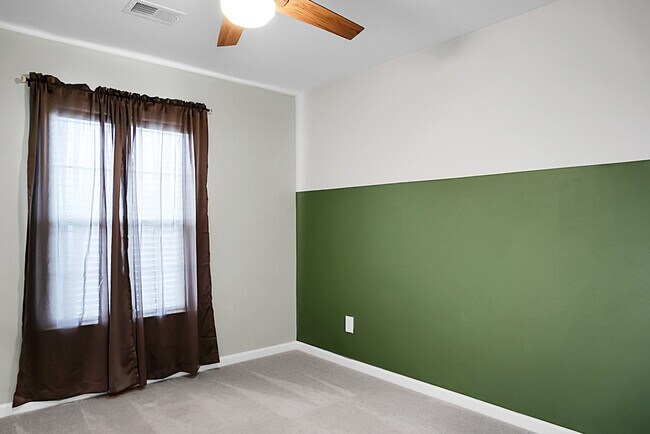 Building Photo - 210 Daniels Creek Cir