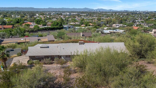 Building Photo - 5526 Camelback Canyon Dr
