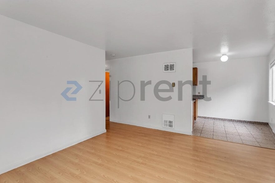 Building Photo - Unit 2