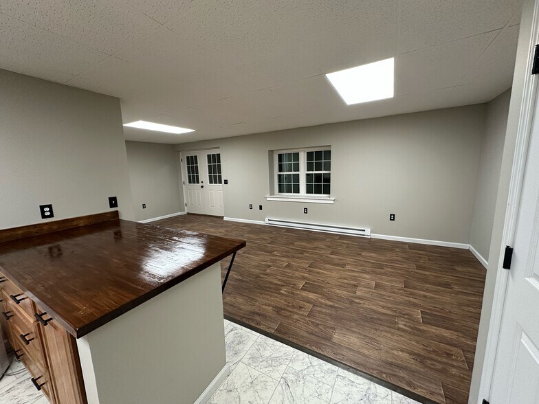 Building Photo - 34209 US-6