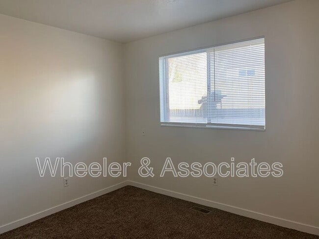 Building Photo - 1722 E 5825 S