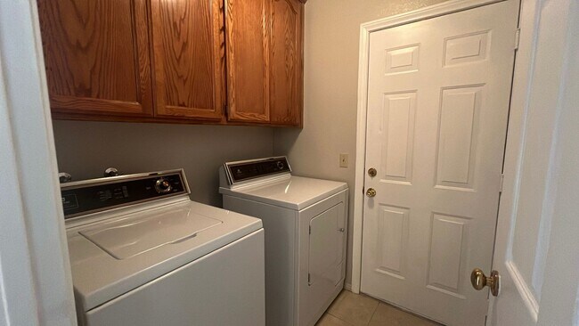 Building Photo - (APPLICATION PENDING) East Lancaster Home
