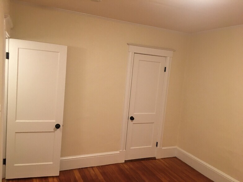 Bedroom 1 - 14 Porter St