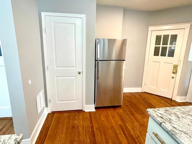 Building Photo - 4560 Flad Ave