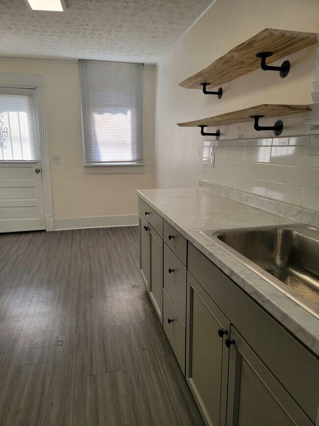 Building Photo - Two bedroom House For Rent S. Floyd Street