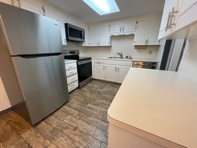 Building Photo - 112 Brookway Dr
