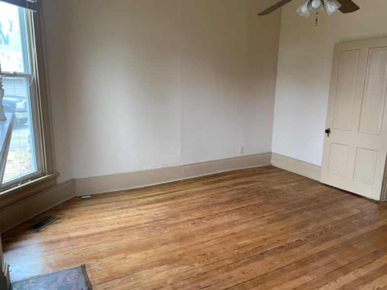 Building Photo - 322 N Maney