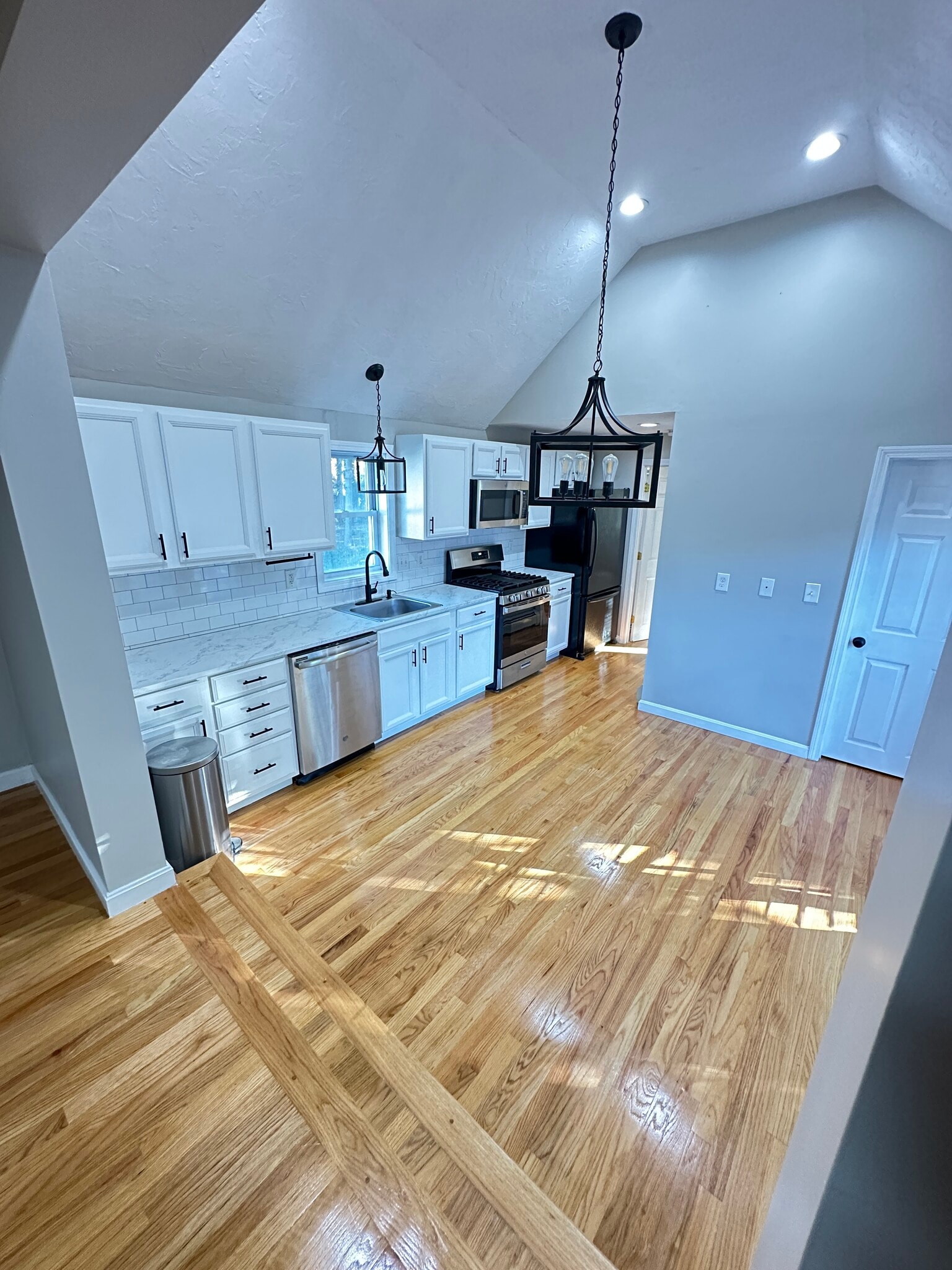 Kitchen/dining room - 7 Race St