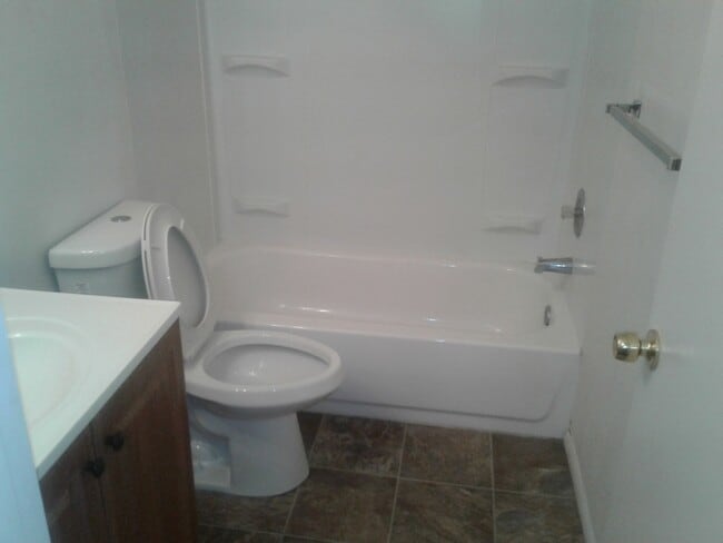Building Photo - 2 bedroom, 1.5 bathroom condo near SUU