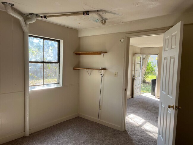 Building Photo - 202 1/2-127 1/2 N Penn St