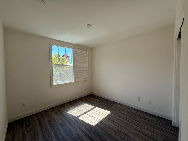 Building Photo - Modern 3BR/2.5BA Townhome in the Heart of ...