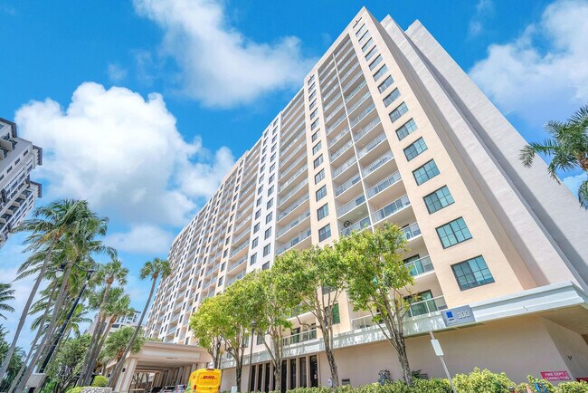 Building Photo - 100 Kings Point Dr