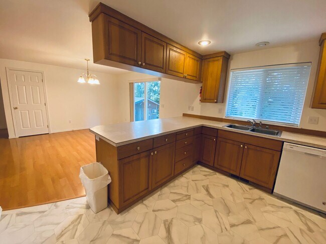 Building Photo - Quiet Duplex in Mount Vernon Neighborhood