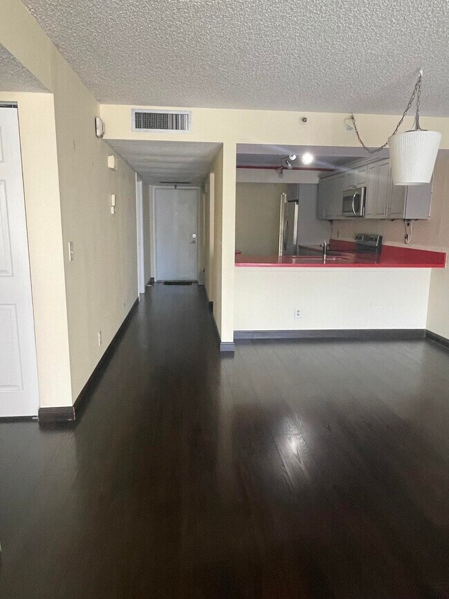Building Photo - 18 Royal Palm Way