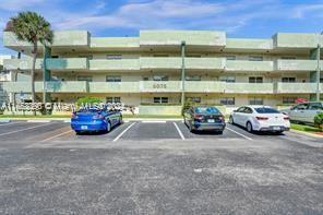 Building Photo - 6075 N Sabal Palm Blvd