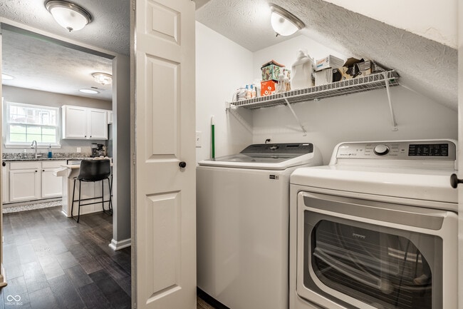 Building Photo - 9660 Overcrest Dr