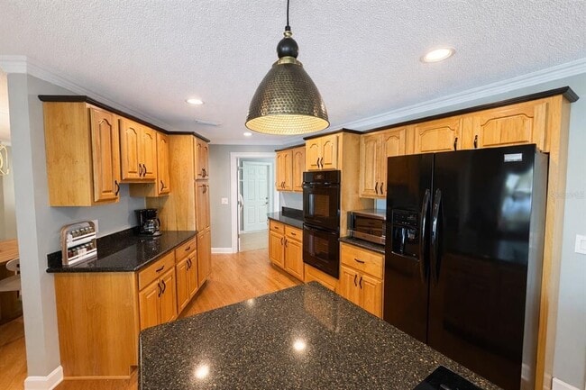 Building Photo - 615 Harbor Is