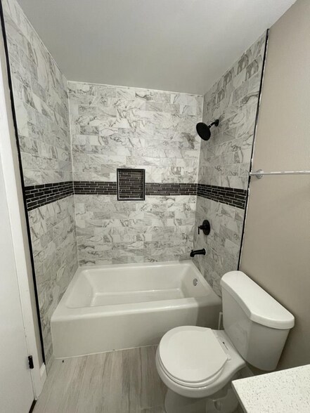 Building Photo - 220 N Waterford Dr