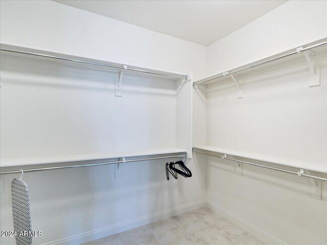Building Photo - 5863 N 86th Ln