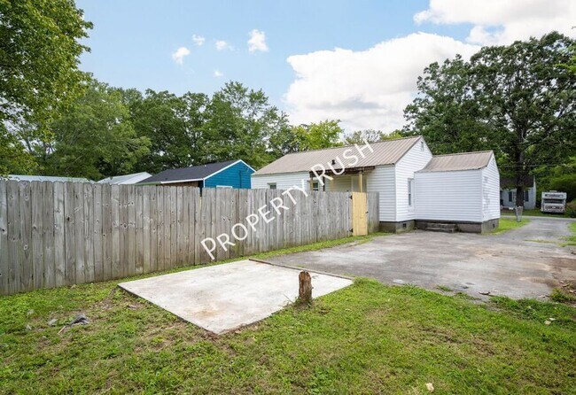 Building Photo - 169 Everglades Blvd
