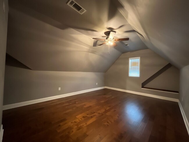 Building Photo - Riegel Pointe